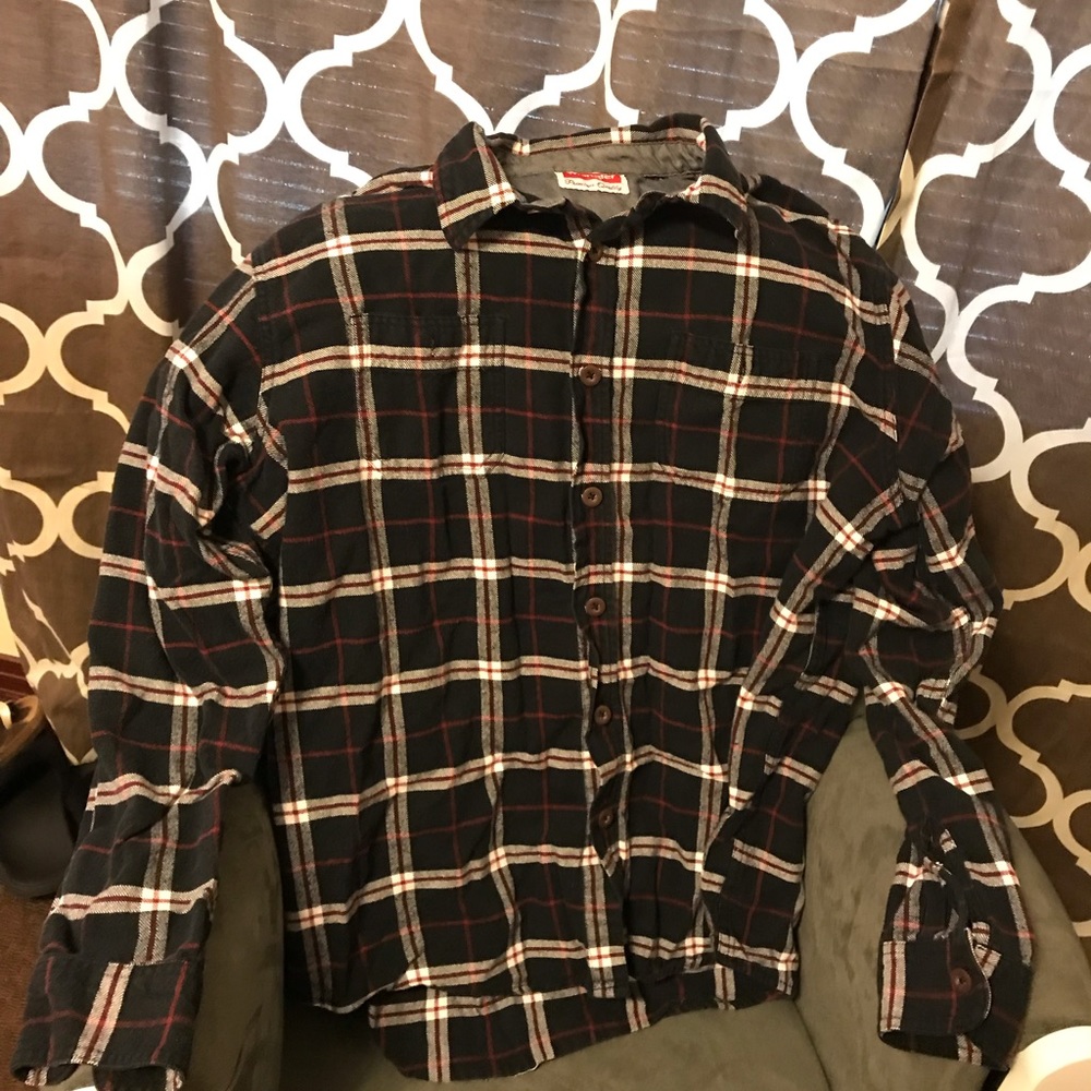 Men’s wrangler Flannel Button Up size XL